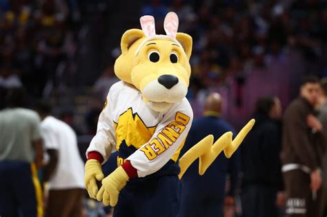 Denver nuggets mascot passed put